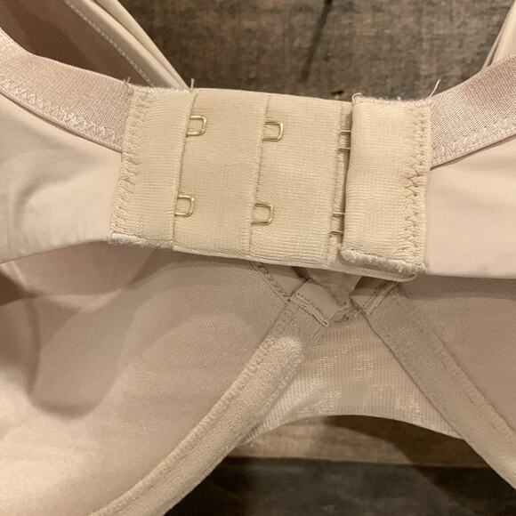 Thirdlove Women's 24/7 Classic Uplift Plunge Bra in Taupe Tan - Picture 6 of 7